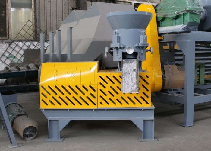 Máquina de pelletización por extrusión a presión plana de alto rendimiento para la producción optimizada de fertilizantes