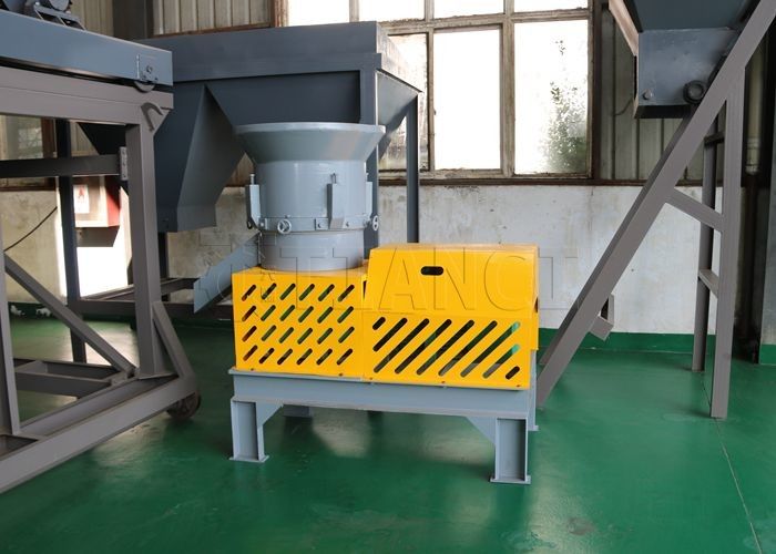 Línea de producción de gránulos de forma oblada Línea de granulación de prensa plana para la producción a gran escala